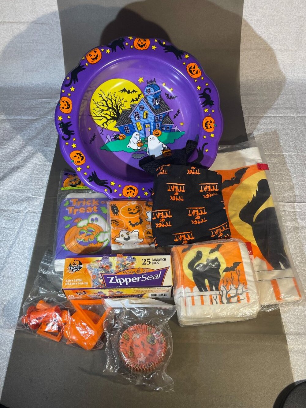 Lot of Halloween Party Items (See List) (inv#2027)